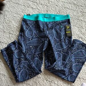 Active leggings. Size M. Paisley pattern